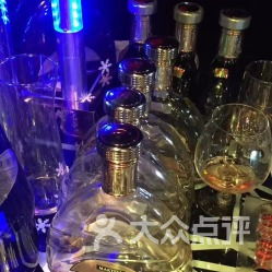 淮海路酒吧團(tuán)購攻略 集結(jié)電話地址價(jià)格營(yíng)業(yè)時(shí)間，盡享酒類優(yōu)惠